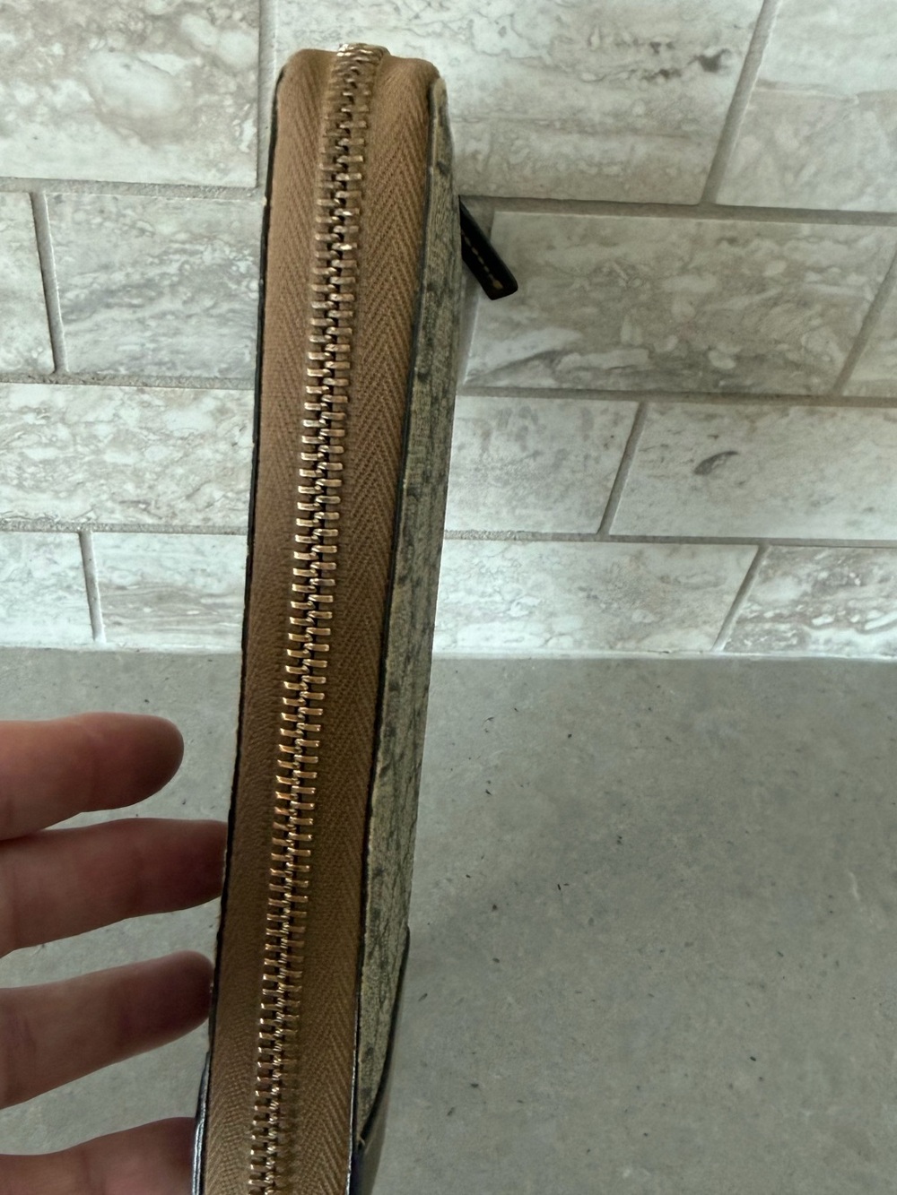 Gucci tan and brown buckle GG Canvas long Wallet with Brown Leather Trim - Picture 4 of 9
